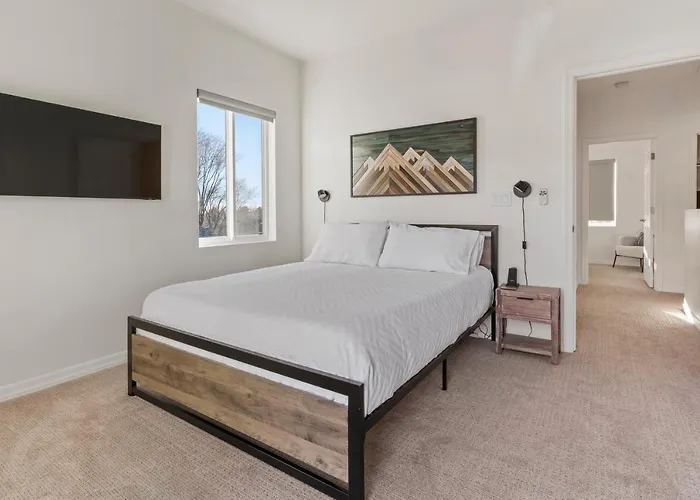 Flg Retreat - Modern With Mountain Views *