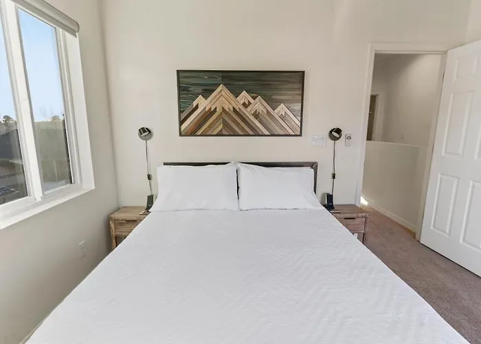 Holiday home Flg Retreat - Modern With Mountain Views *